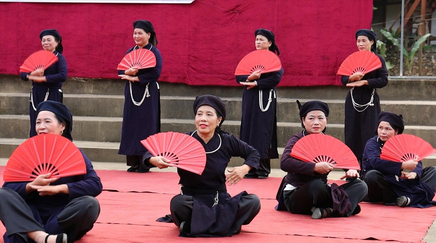 Múa Chầu trong Then Tày đang dần khẳng định vai trò là nguồn lực văn hóa quan trọng. 