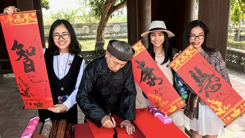 Nhiều năm nay thì mọi người chỉ xin quanh 4 chữ là: Tâm, Phúc, Đức, Nhẫn.Ảnh: ITN