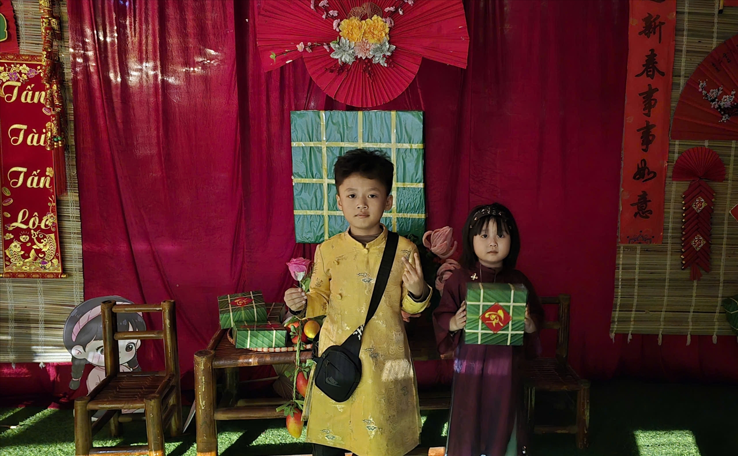 Tại nhiều điểm du lịch tâm linh cũng bố trí điểm checkin cho người dân đầu xuân