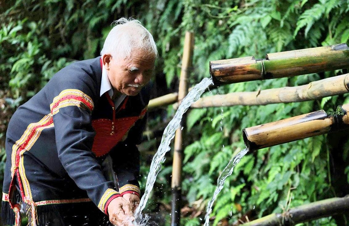 Theo già làng Y Lêm Niê hàng năm bà con buôn Sah B vẫn tổ chức cúng bến nước tạ ơn thần linh