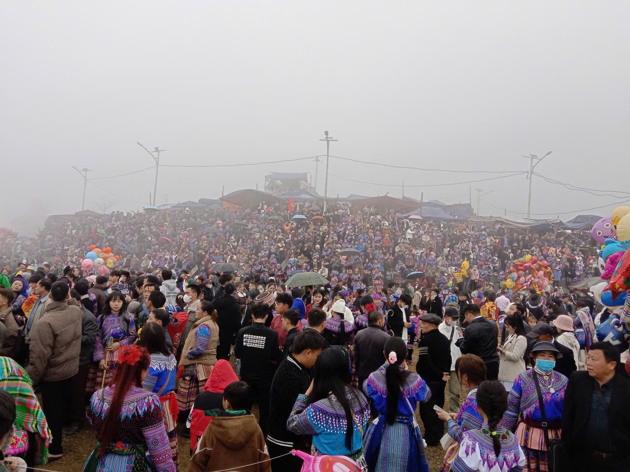 Hàng chục nghìn Nhân dân và du khách đã đến trải nghiệm, khám phá Lễ hội Gầu Tào xá Sín Chéng (Ảnh Trọng Bảo)