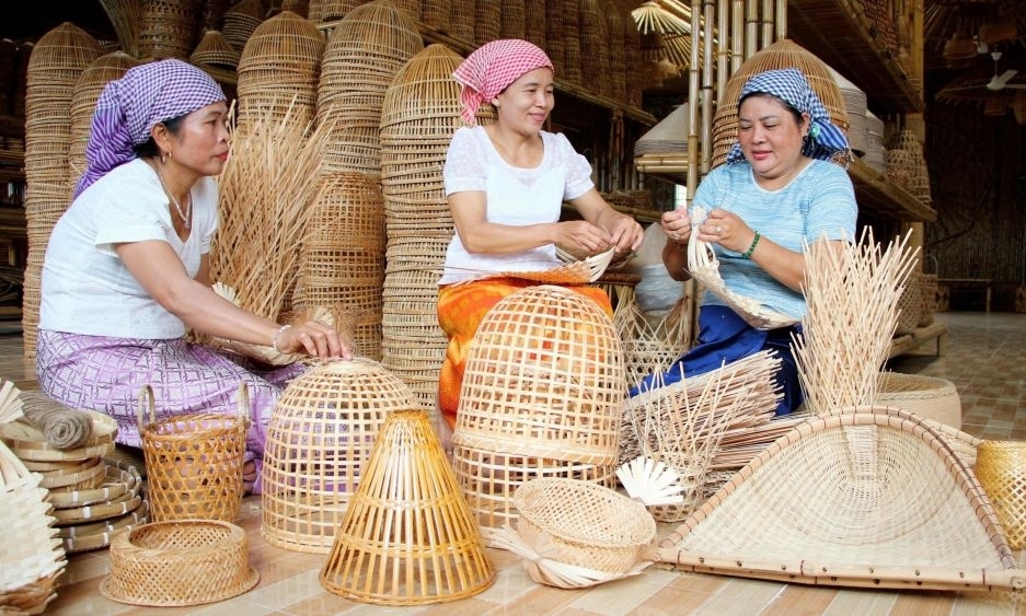 Không gian trưng bày tre trúc của HTX Mây tre đan Thủy Tuyết, xã Thuận Hòa, TP. Cần Thơ, là nơi du khách có thể trải nghiệm văn hóa của đồng bào Khmer gắn với làng nghề truyền thống. (Ảnh: NVCC)