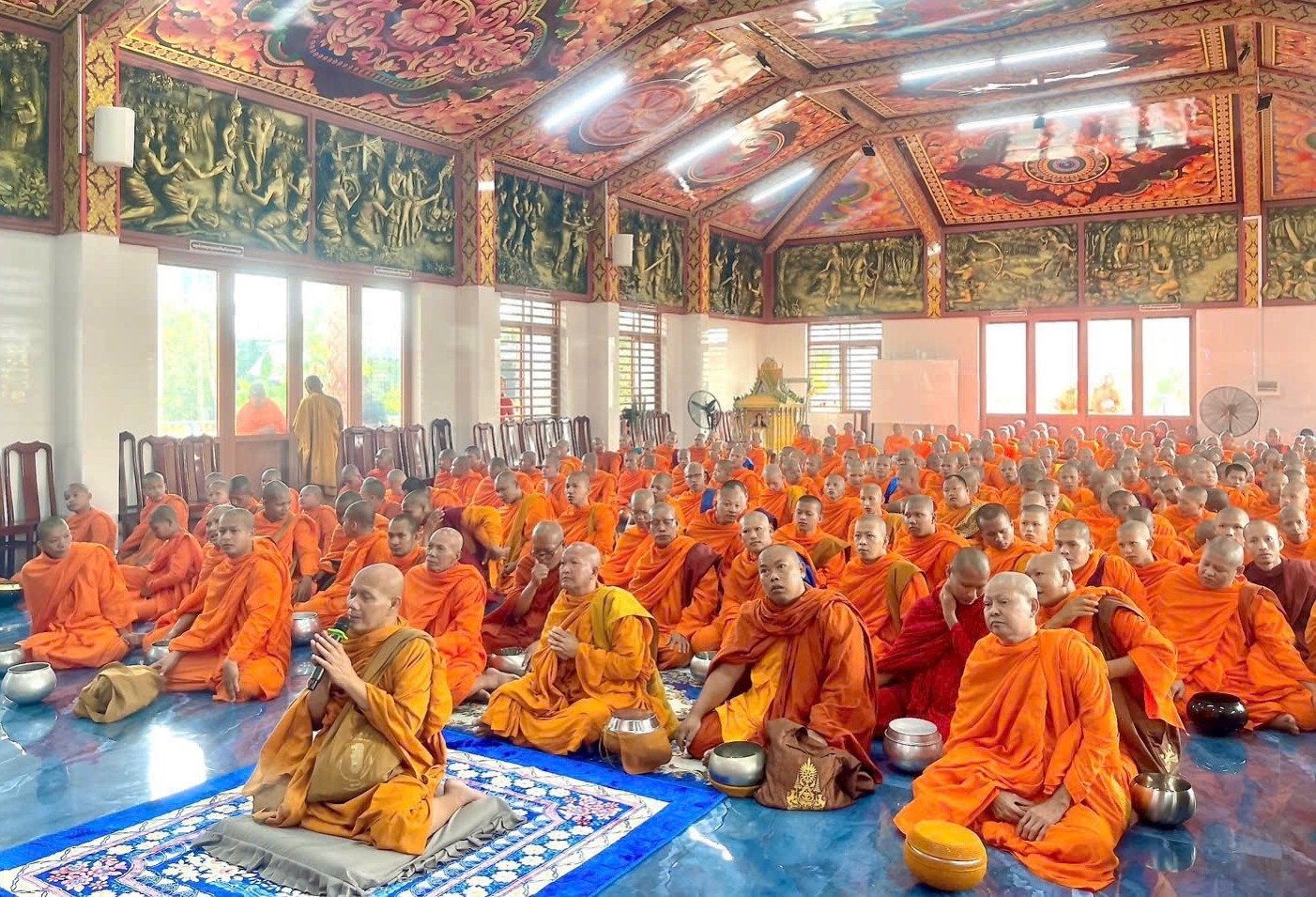 Giữa vùng đất cực Nam Tổ quốc, mùa xuân như thêm ấm áp bởi ánh sáng từ bi và tinh thần đoàn kết cộng đồng. Nghi lễ không chỉ mở ra một năm mới an lành mà còn tiếp tục khẳng định giá trị bền vững của truyền thống Phật giáo Nam tông Khmer trong đời sống văn hóa, tâm linh của đồng bào.