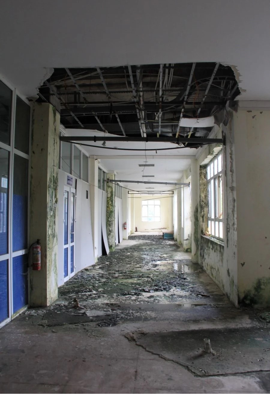 Bên trong các phòng chức năng, nhiều hạng mục đã xuống cấp trầm trọng