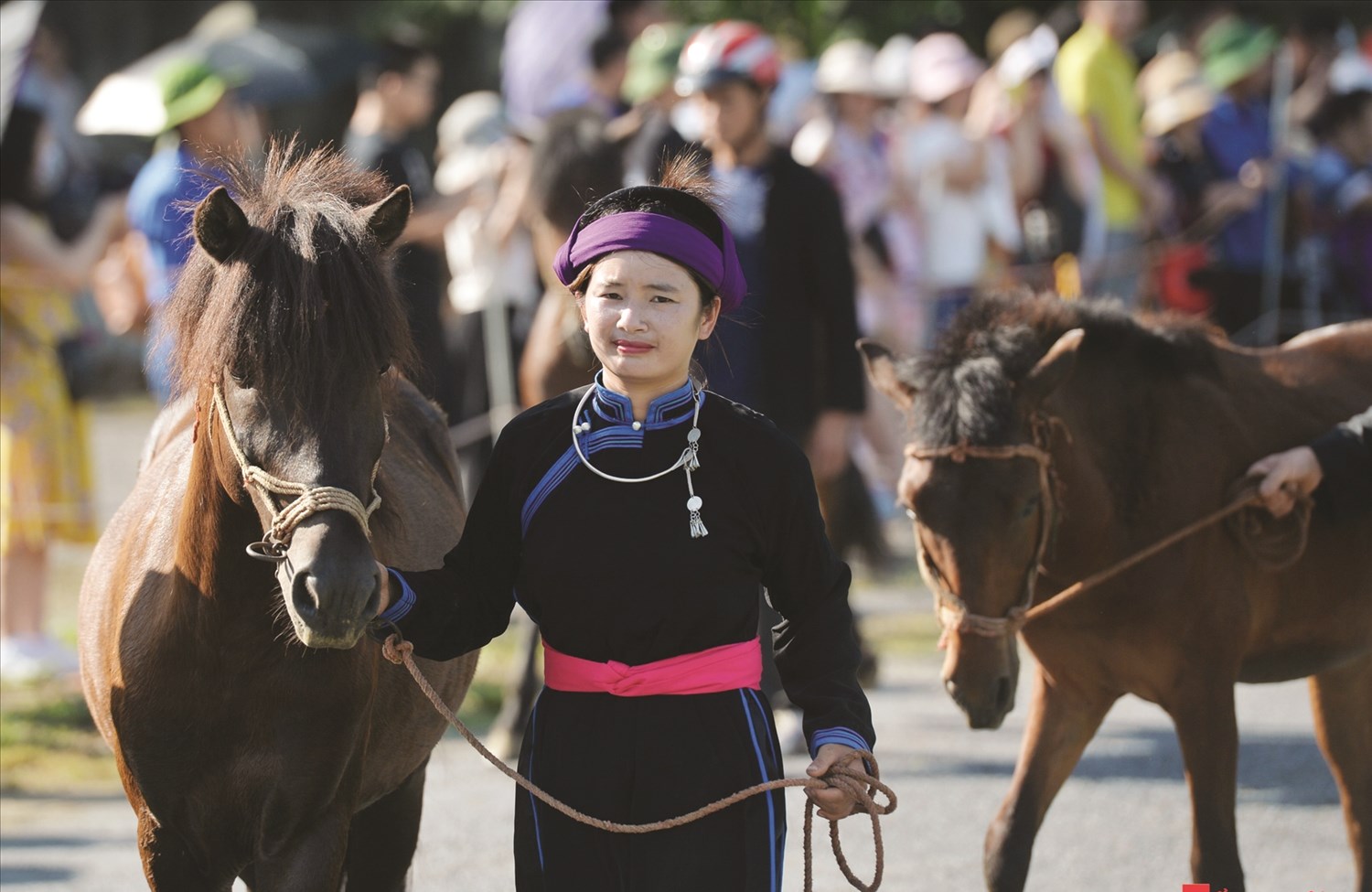 Cô gái Tày tham gia Lễ hội đua ngựa Bắc Hà, tỉnh Lào Cai. Ảnh TL