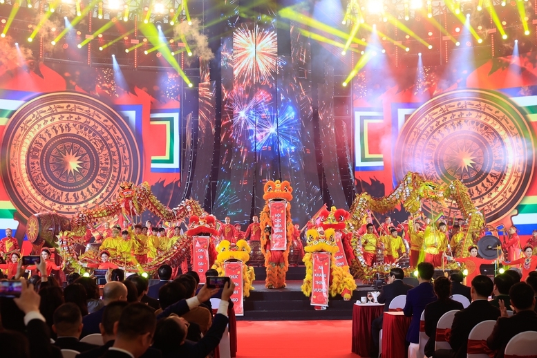 Chương trình văn nghệ chào mừng lễ khai mạc - Ảnh: VGP/Nhật Bắc