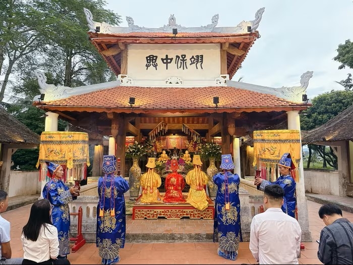 Lễ hội đền Bạch Mã nằm trong tứ đền linh thiêng: Nhất Cờn, nhì Quả, tam Bạch Mã, tứ Chiêu Trưng. (Ảnh: CSCC)