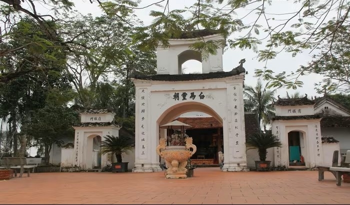 Tam quan đền Bạch Mã - Ảnh: CSCC