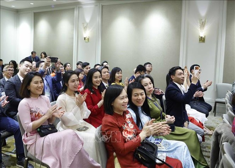 Các đại biểu tham dự buổi gặp mặt - Ảnh: TTXVN