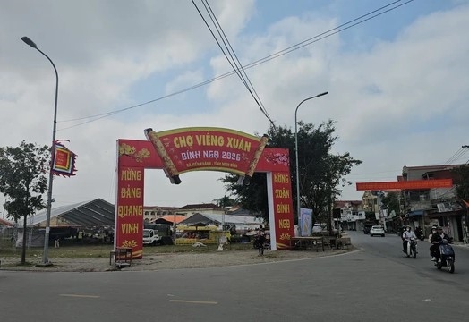 Chợ Viềng Xuân – phiên chợ cầu may “mỗi năm một lần”, đậm sắc thái văn hóa nông nghiệp vùng đồng bằng sông Hồng.