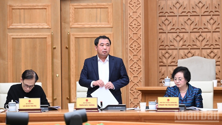 Bộ trưởng Nông nghiệp và Môi trường Trần Đức Thắng phát biểu ý kiến tại cuộc họp. (Ảnh: Trần Hải)