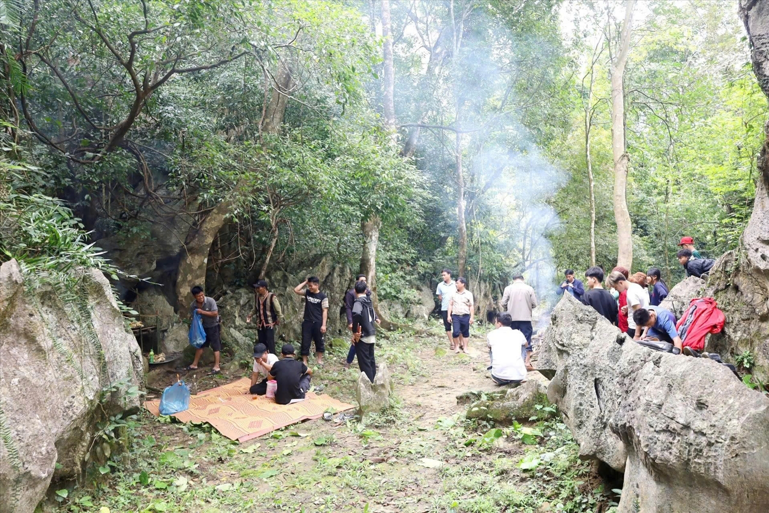 Lễ Lỡ Đỡ là dịp để bà con tạ ơn các vị thần linh đã che chở cho bản làng (Ảnh: V. Minh)