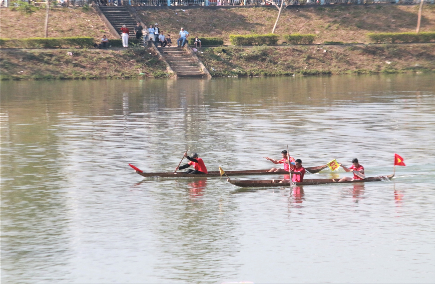 Màn tranh trài gay cấn của các vận động viên ở cự ly 1.000m. (Ảnh: Ngọc Chí)
