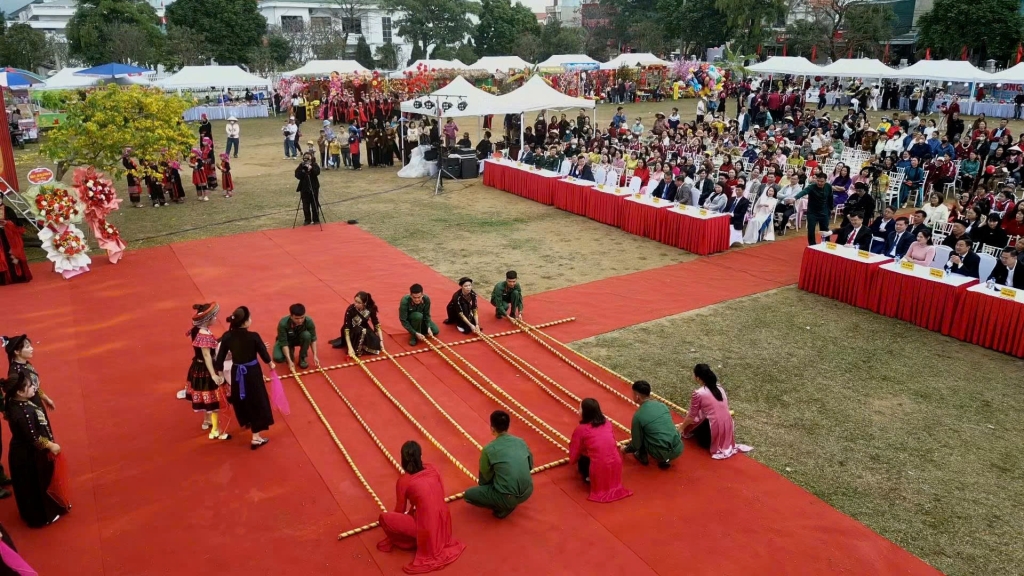 Rộn ràng với các trò chơi dân gian truyền thống