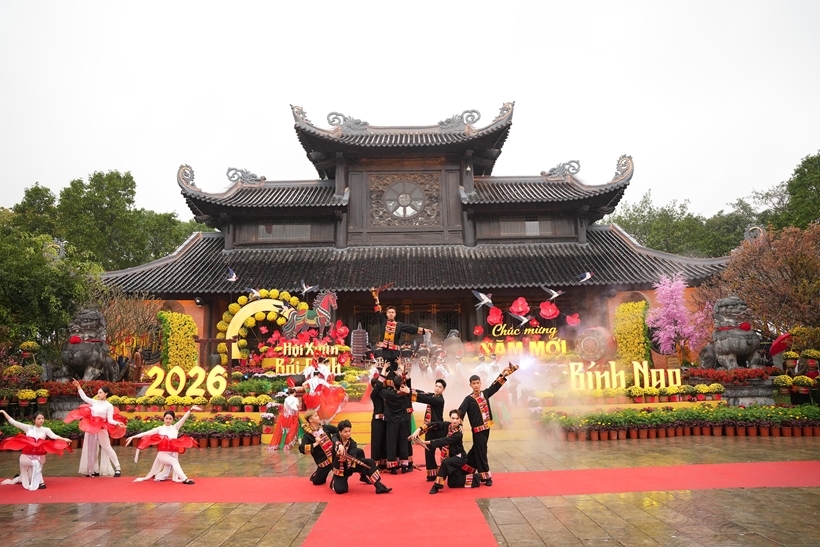 Chương trình nghệ thuật chào mừng với những làn điệu dân ca, những tiết mục ca múa đậm đà bản sắc.