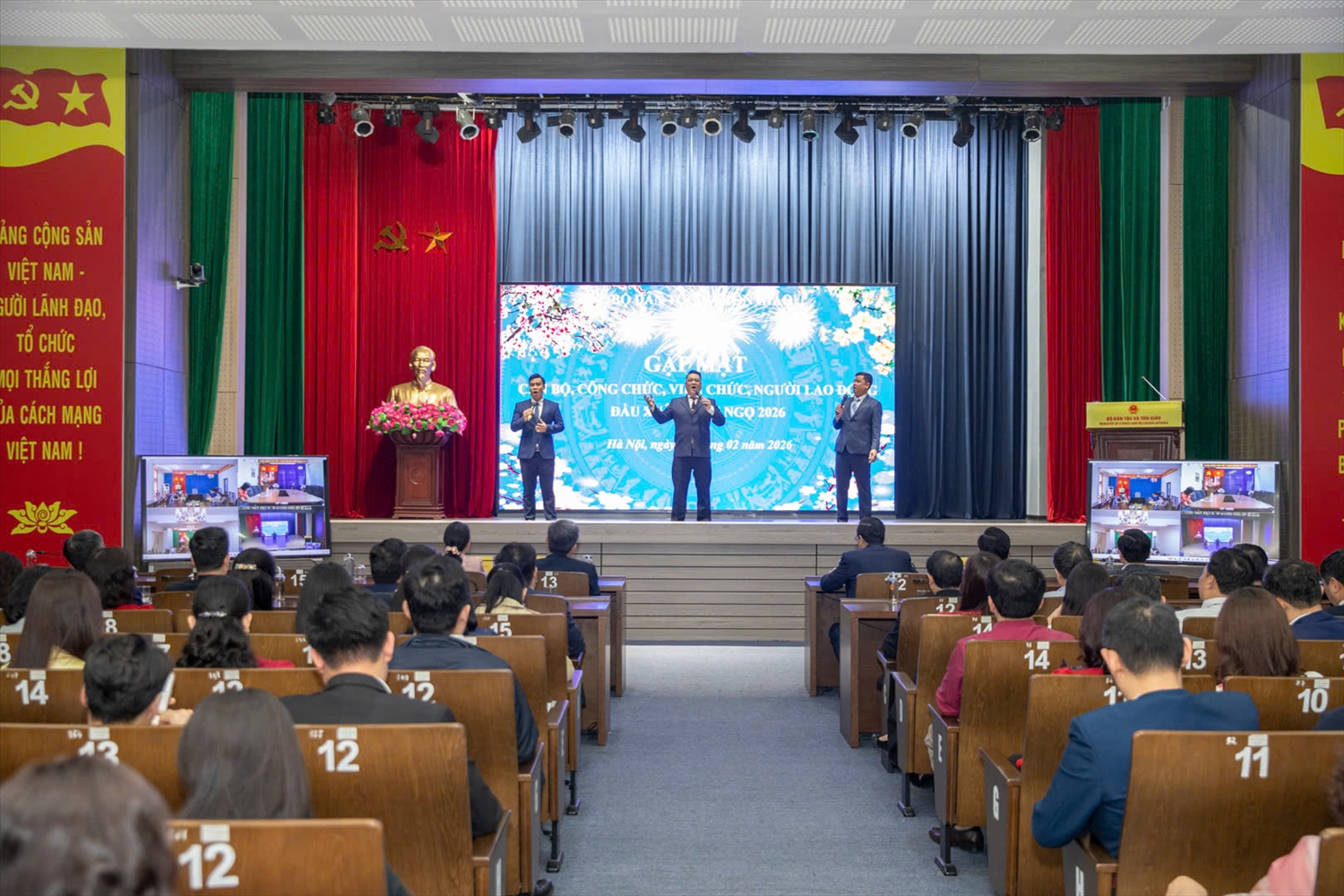 Chương trình nghệ thuật đặc sắc chào đón năm mới do đoàn viên Công đoàn Bộ Dân tộc và Tôn giáo biểu diễn (Ảnh. Tuấn Ninh)