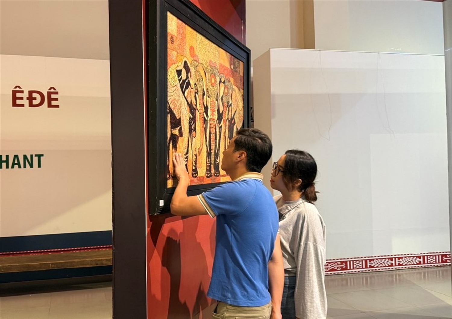 Em kg bài: Sắc màu sơn mài hút khách du Xuân 2