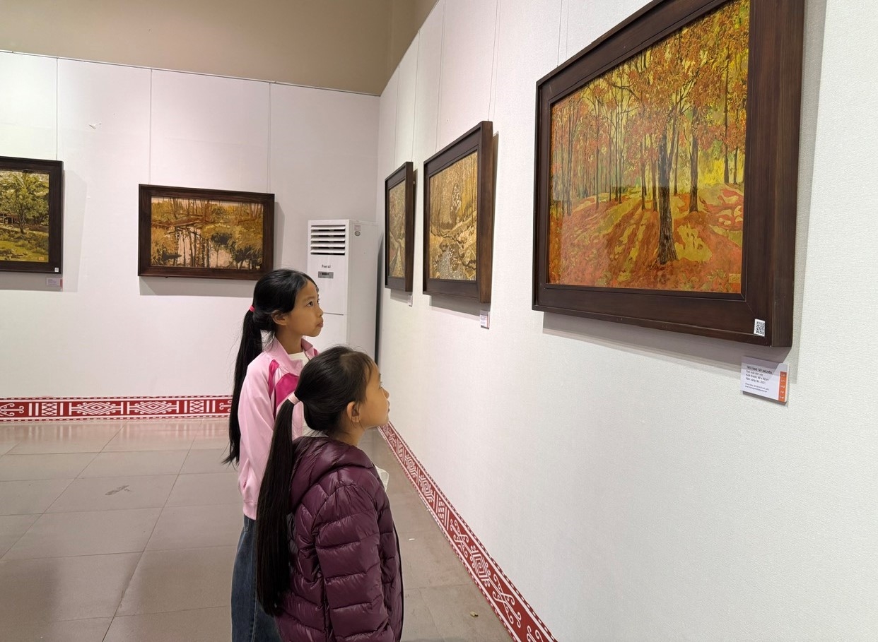 Em kg bài: Sắc màu sơn mài hút khách du Xuân 4