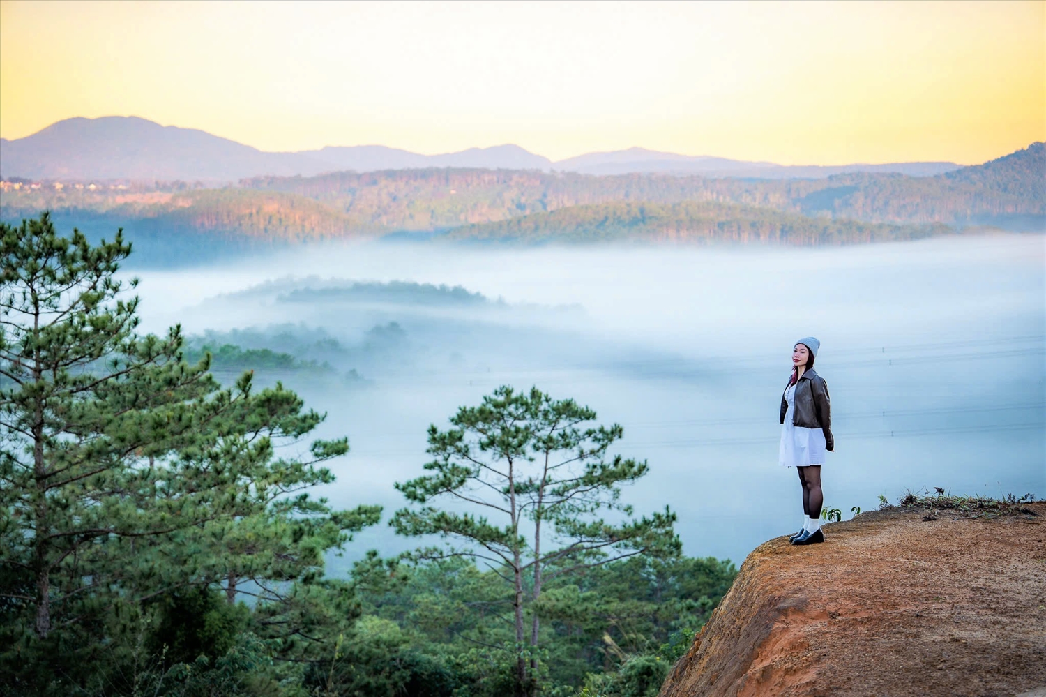 Du khách ghi lại những hình ảnh đẹp cùng với thiên nhiên hùng vĩ ở Măng Đen