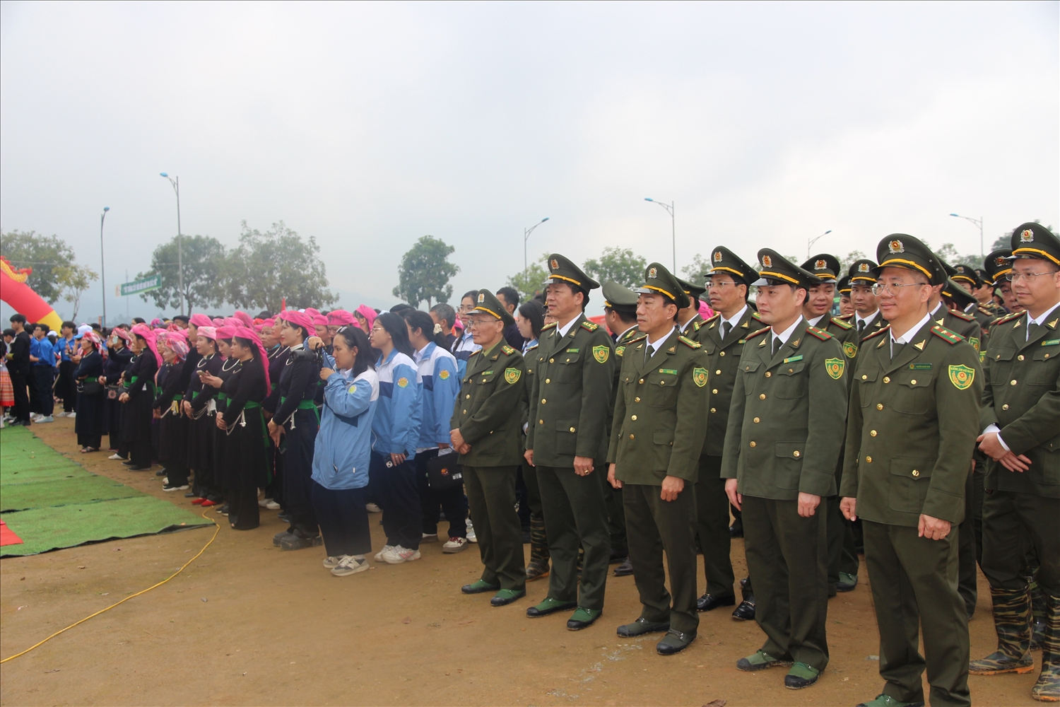 Đông đảo Nhân dân và các lực lượng tham gia Tết trồng cây 2026 (Ảnh Trọng Bảo)