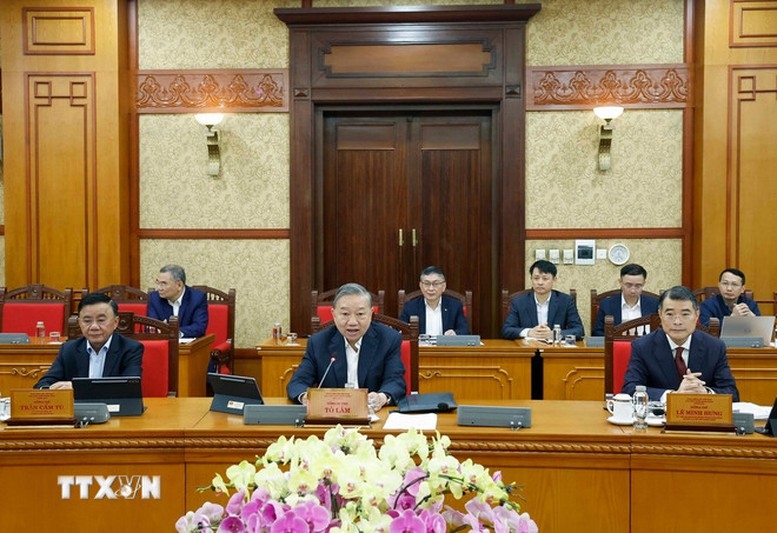 Tổng Bí thư yêu cầu cả hệ thống chính trị phải bắt tay ngay vào công việc; khẩn trương đưa mọi hoạt động trở lại với nhịp độ bình thường, không để chậm trễ công việc - Ảnh: TTXVN