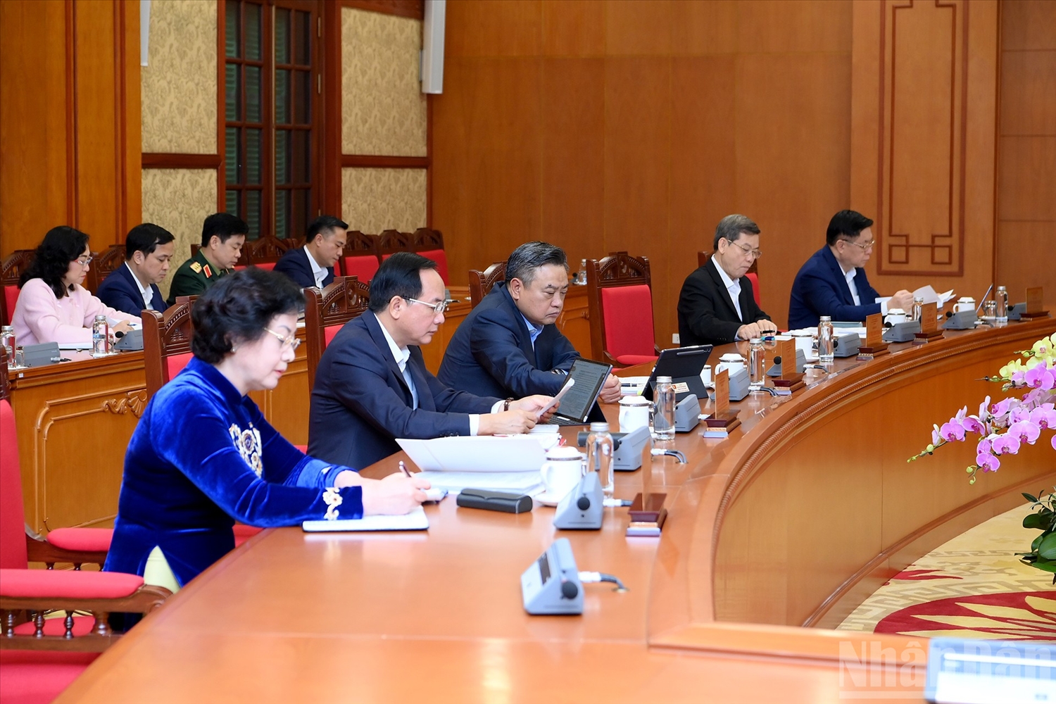 Các đồng chí lãnh đạo tham dự phiên họp.