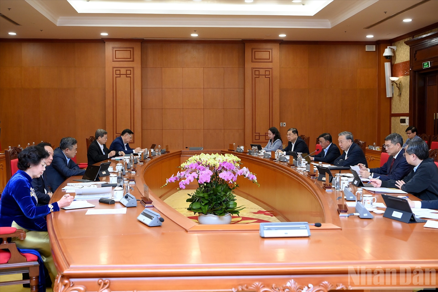 Quang cảnh phiên họp.