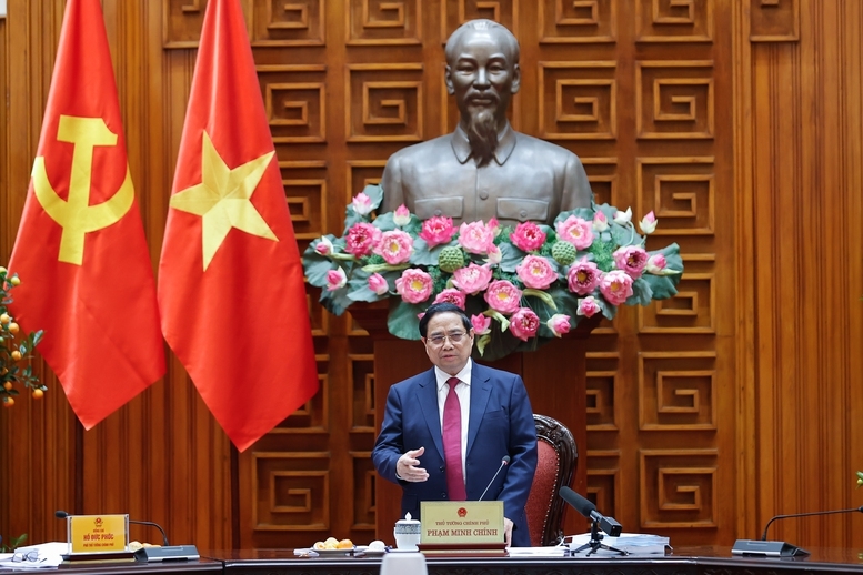 Thủ tướng chỉ rõ nhiệm vụ, giải pháp của các bộ, ngành, cơ quan trong triển khai Chiến lược và yêu cầu các bộ, ngành, các thành viên Ban Chỉ đạo tổ chức triển khai Chiến lược hiệu quả - Ảnh: VGP/Nhật Bắc