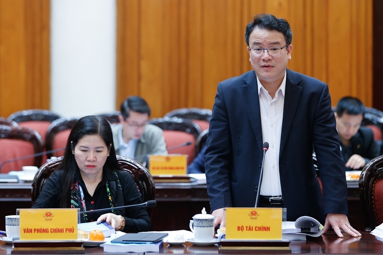 Đại diện các bộ, ngành phát biểu tại phiên họp - Ảnh: VGP/Nhật Bắc