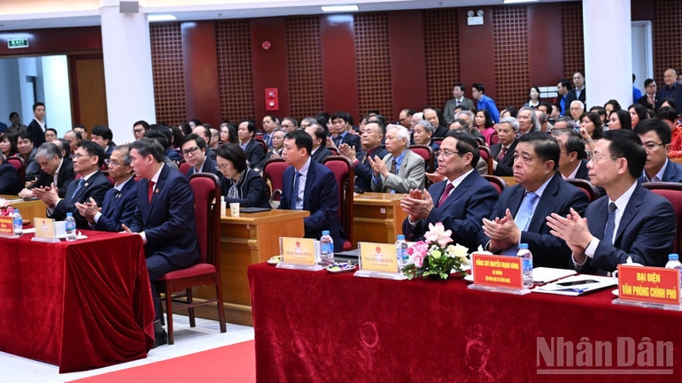 Thủ tướng Phạm Minh Chính, các đồng chí lãnh đạo, đại biểu tham dự cuộc làm việc. (Ảnh: TRẦN HẢI)