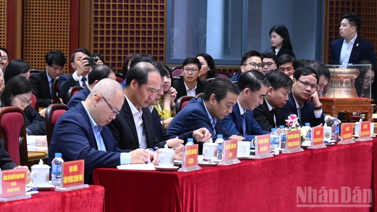 Lãnh đạo các bộ, ngành, đại biểu tham dự cuộc làm việc. (Ảnh: TRẦN HẢI)