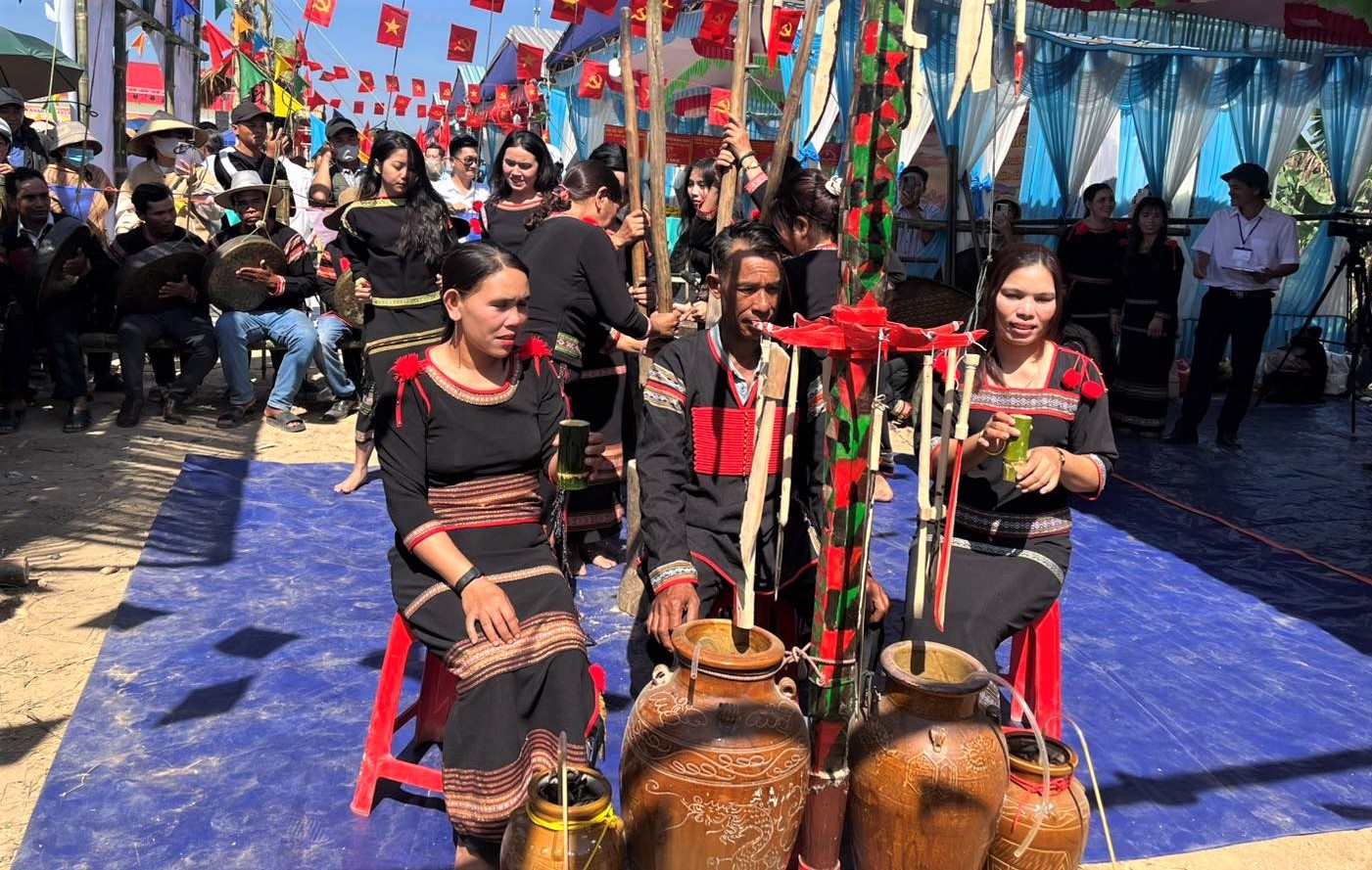 Em kg tin ảnh: Ngày hội gắn kết cộng đồng, lan tỏa bản sắc văn hóa các dân tộc 6