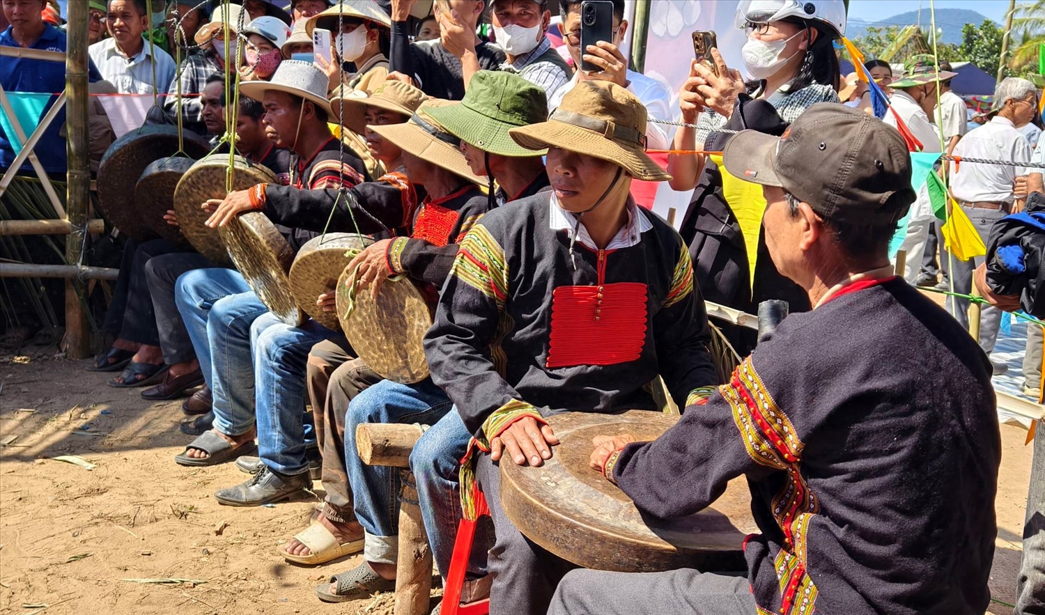 Em kg tin ảnh: Ngày hội gắn kết cộng đồng, lan tỏa bản sắc văn hóa các dân tộc 4