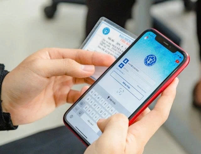 Chính thức áp dụng sổ bảo hiểm xã hội, thẻ bảo hiểm y tế điện tử, có hiệu lực từ ngày 03/2/2026. Ảnh: thanhnien.vn 