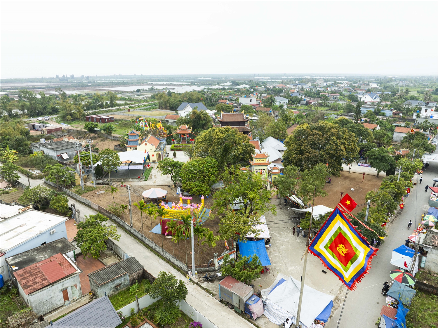 Lễ hội Đền Hét không chỉ là dịp để tưởng nhớ công ơn của các bậc anh hùng, mà còn là môi trường giáo dục lòng nhân ái, sự thủy chung và nêu cao đạo lý 