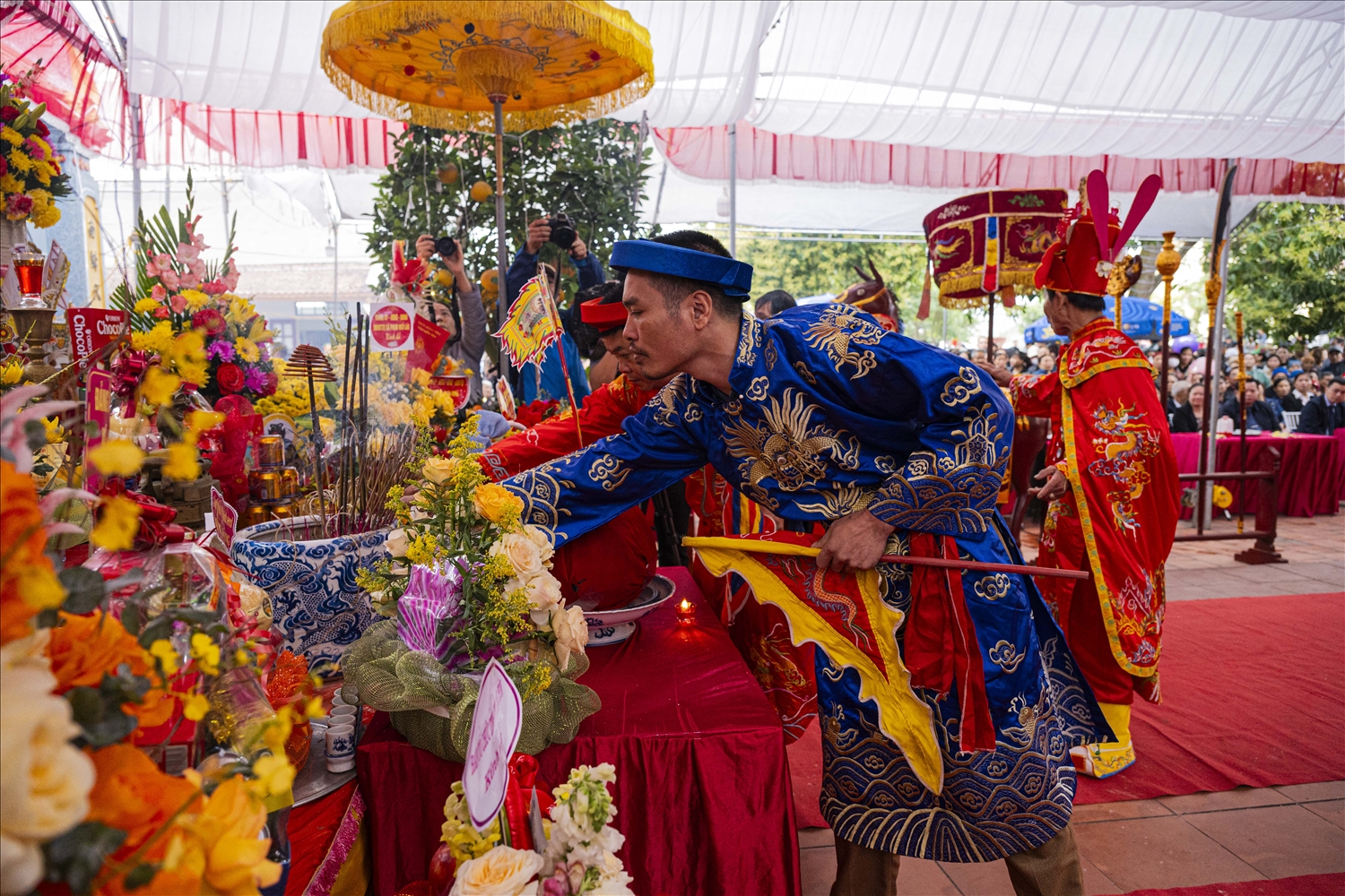 Lễ hội Đền Hét được tổ chức với phương châm: Đoàn kết - vui tươi - lành mạnh - an toàn - tiết kiệm. Trong khuôn khổ Lễ hội, bên cạnh các nghi thức tế lễ trang nghiêm, phần hội diễn ra vô cùng sôi động với các trò chơi dân gian như chọi gà, cờ tướng, đấu vật...