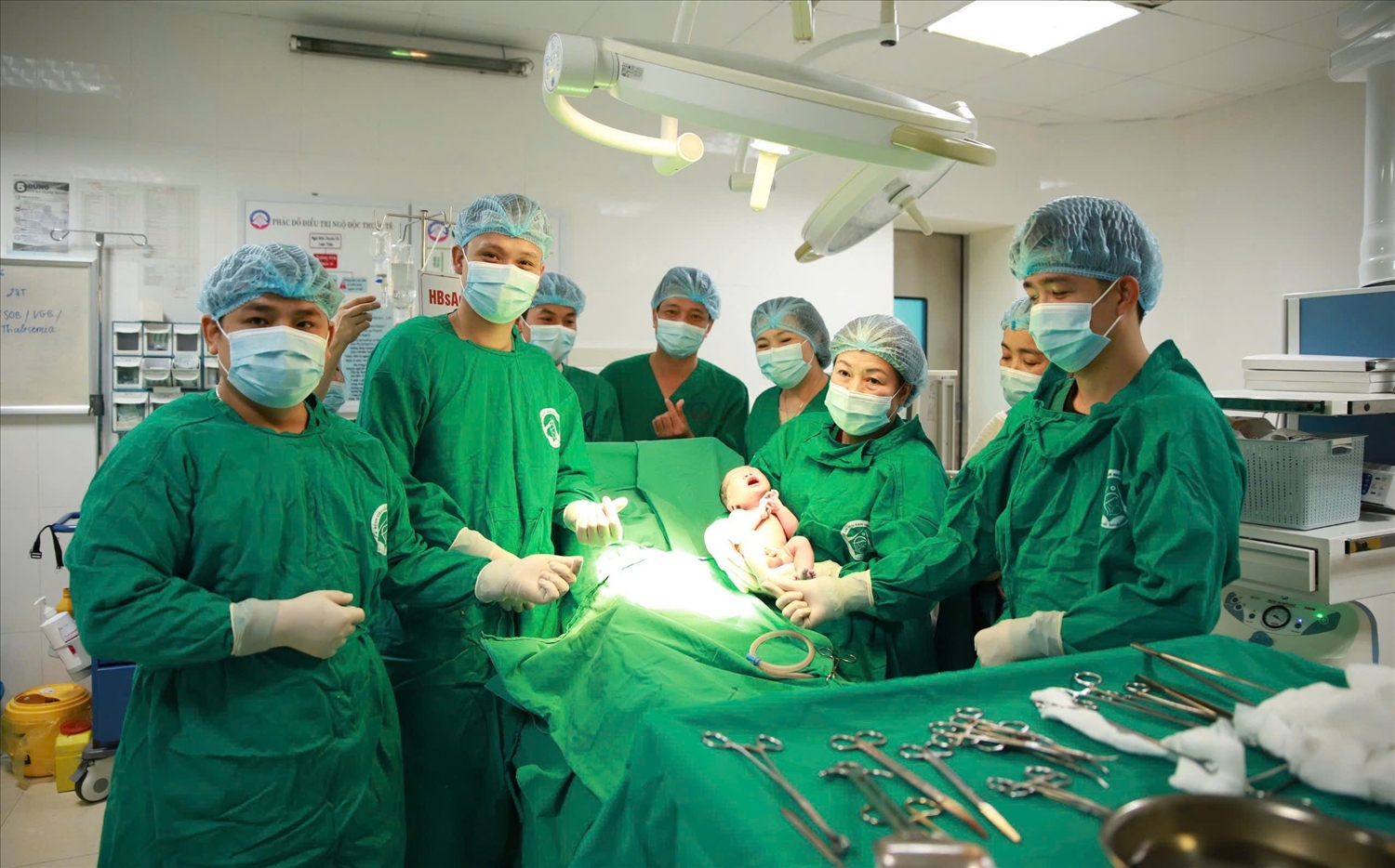 Ngày 07/01, Bệnh viện Sản nhi tỉnh Lào Cai đã đón em bé đầu tiên ra đời nhờ phương pháp thụ tinh trong ống nghiệm IVF (Ảnh Trọng Bảo)