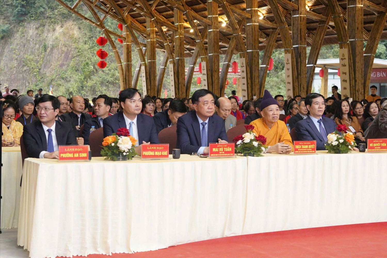 Các đại biểu về dự Lễ khai hội Xuân Ngọa Vân 2026