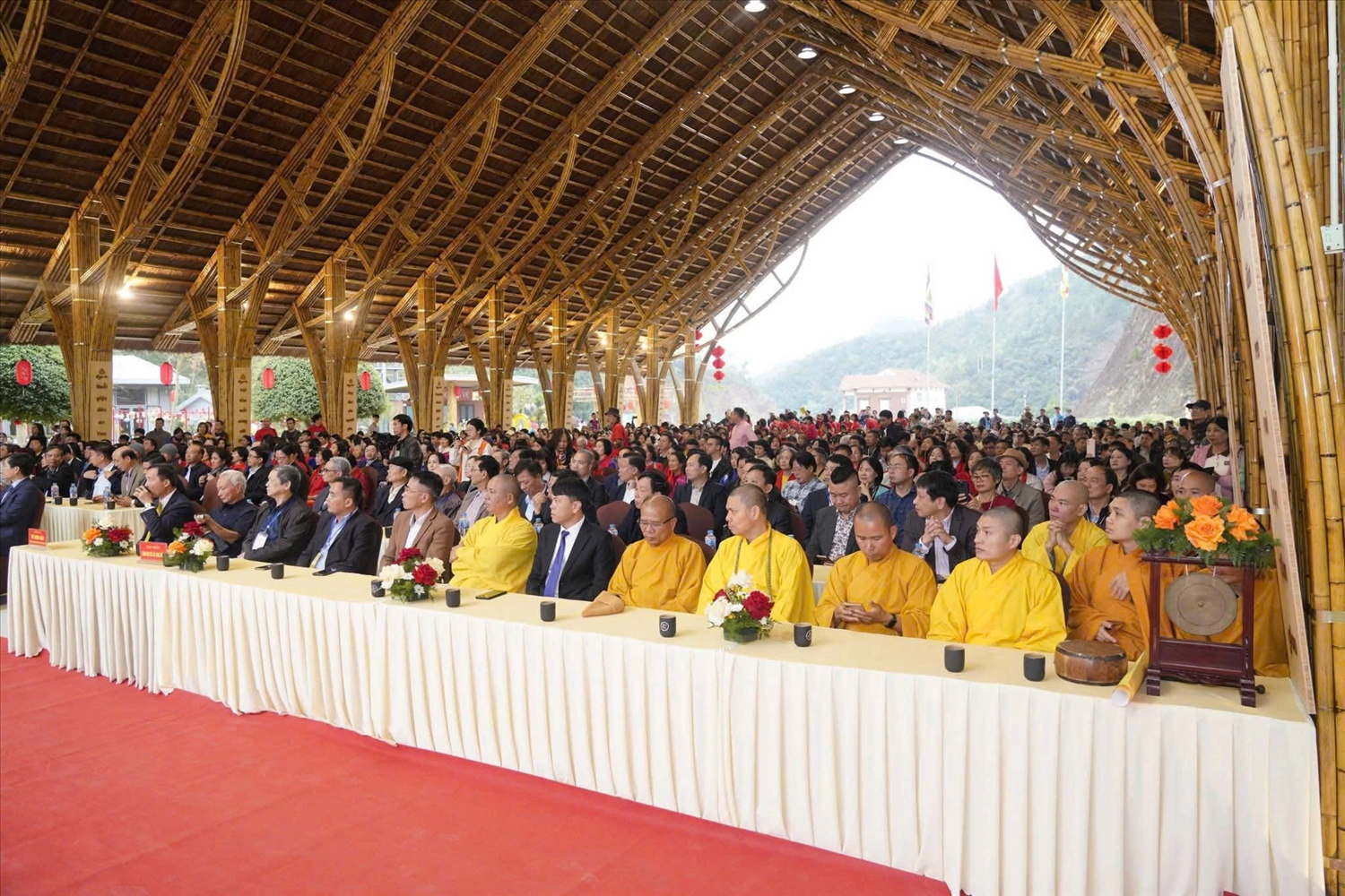 Lễ khai hội thu hút hàng nghìn Phật tử, người dân tham gia