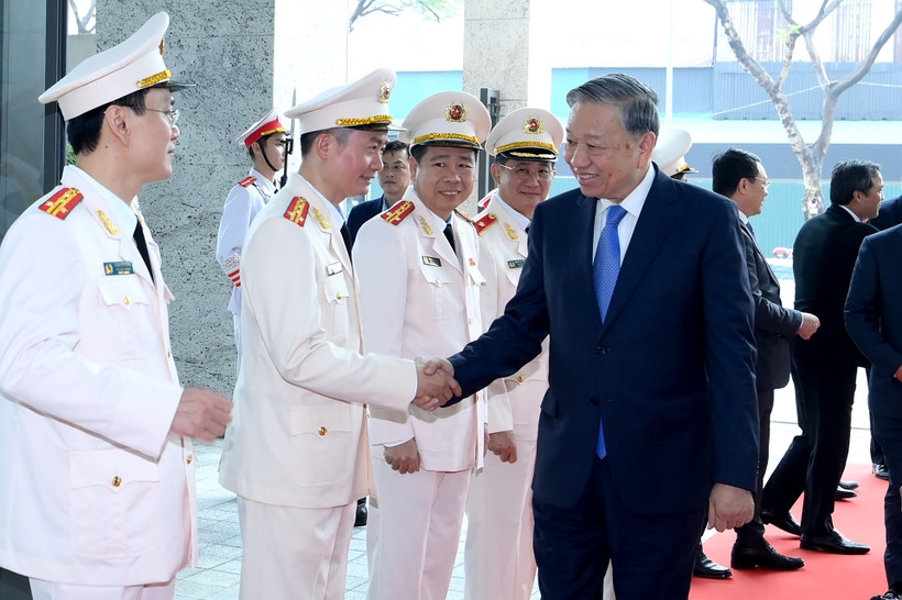 Tổng Bí thư Tô Lâm thăm, chúc Tết cán bộ, chiến sĩ Cục An ninh điều tra, Bộ Công an. (Ảnh: ĐĂNG KHOA)