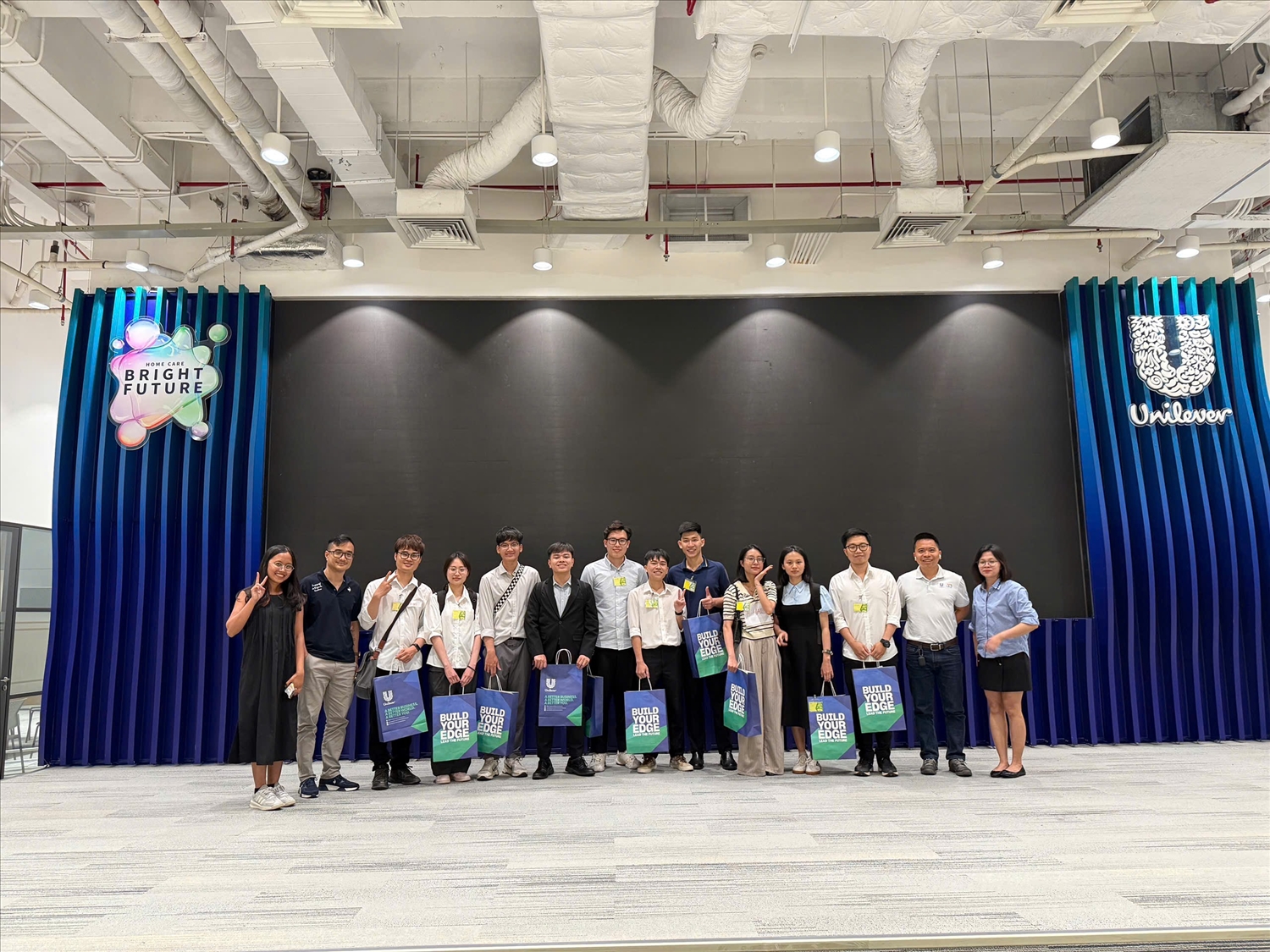 Các bạn sinh viên kỹ thuật xuất sắc trên cả nước tham gia vòng tuyển chọn Lãnh đạo nhà máy tương lai