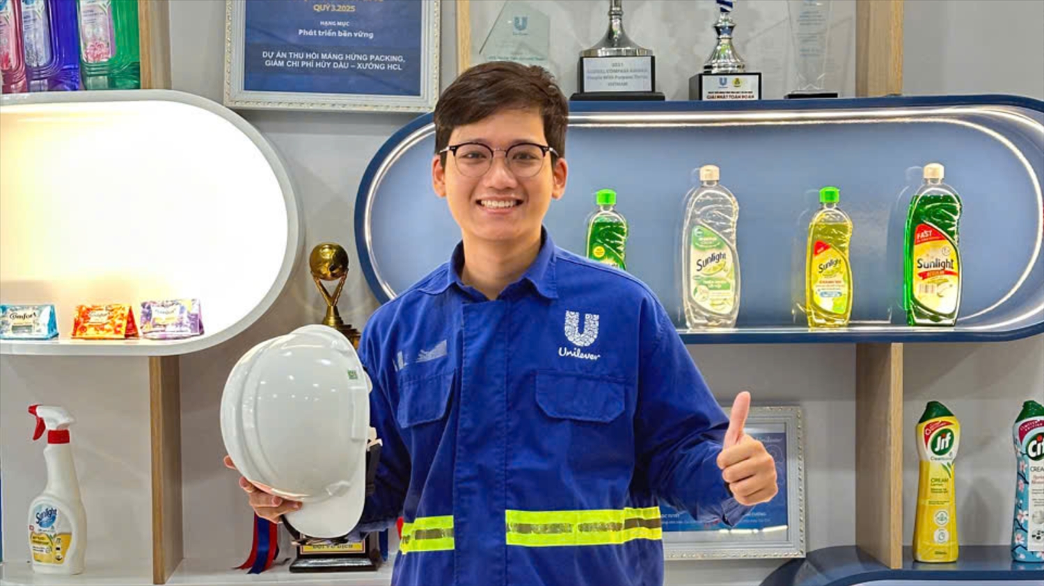 Bạn Huỳnh Quang Đức - Cựu Chủ tịch Hội sinh viên trường Điện - Điện tử, ĐHBKHN - trở thành kỹ sư trẻ tài năng tại nhà máy của Tập đoàn FMCG lớn nhất toàn cầu