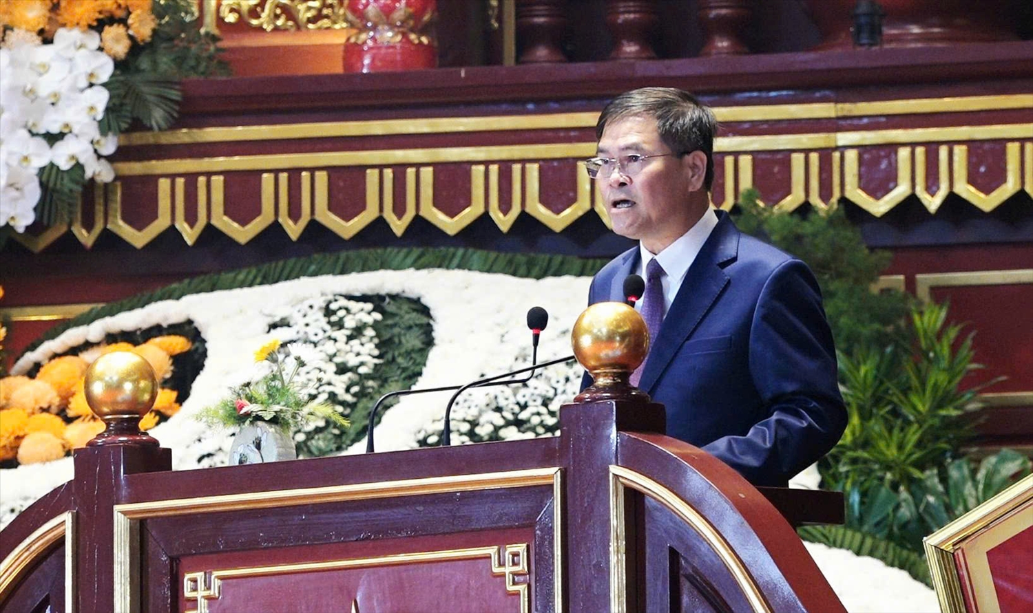 Chủ tịch UBND tỉnh Quảng Ninh Bùi Văn Khắng phát biểu tại lễ khai hội. (Ảnh: Mỹ Dung)