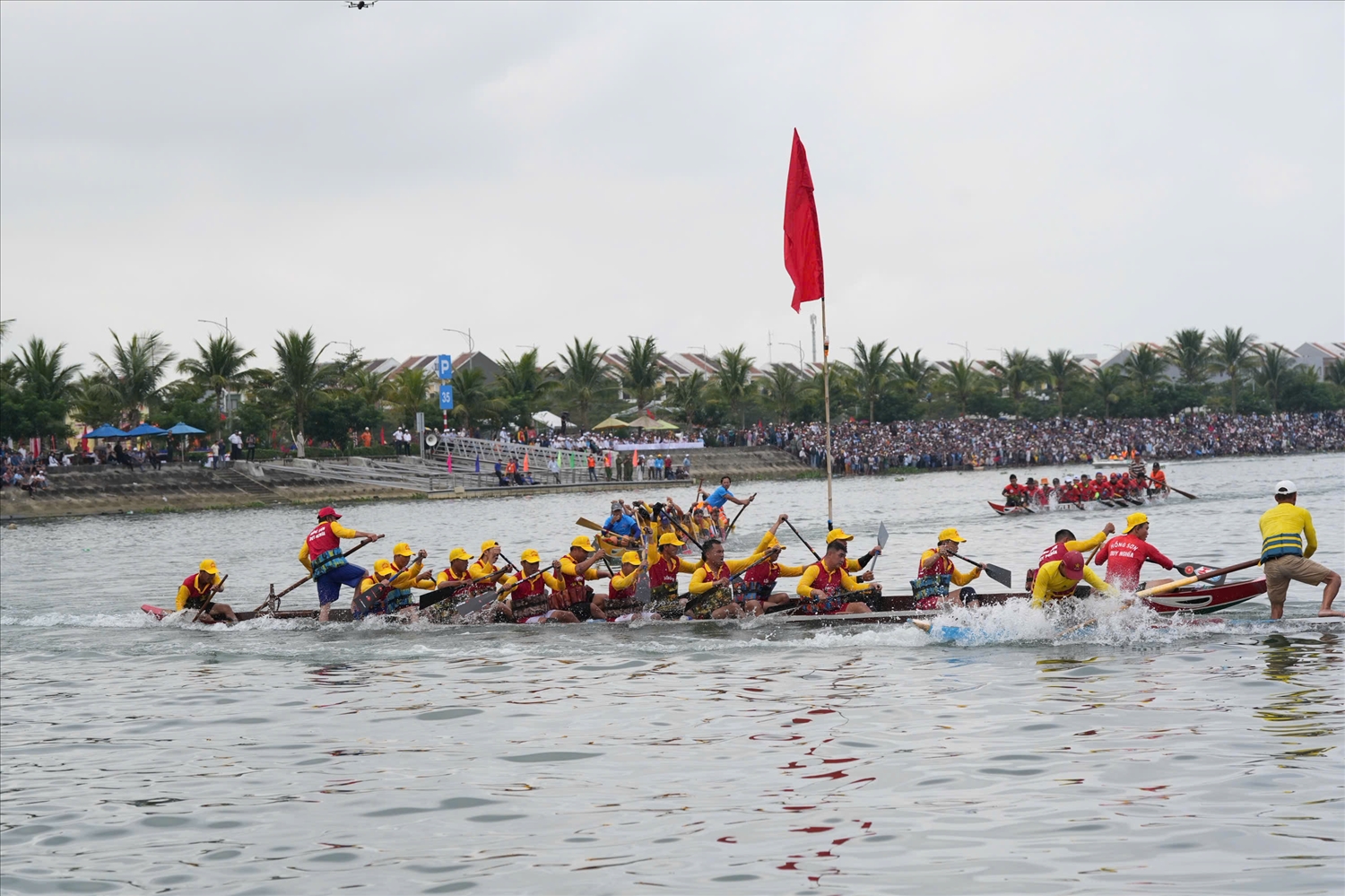 Giải đấu có sự tham gia của nhiều đội đến từ nhiều xã, phường. (Ảnh NT)