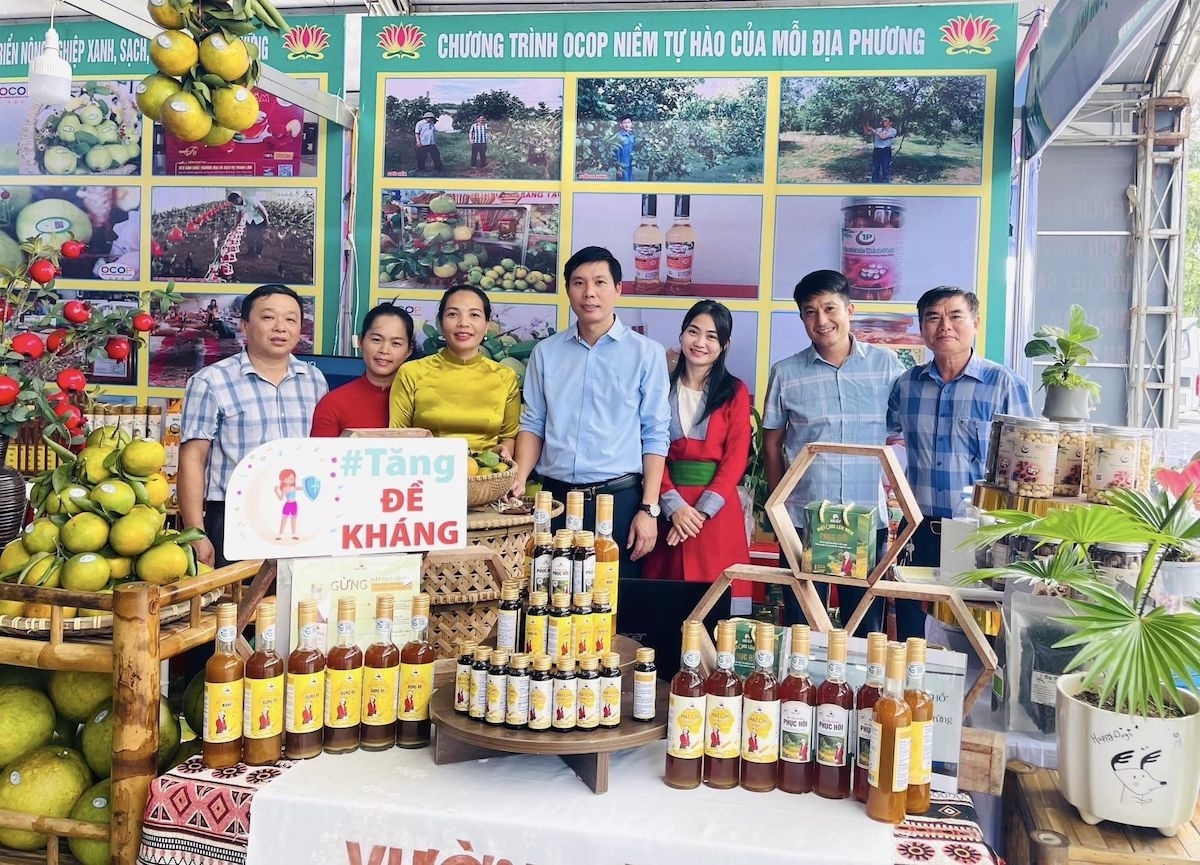 Nữ doanh nhân dân tộc Thổ quảng bá sản phẩm OCOP từ rừng, khát vọng đưa nông sản miền núi vươn xa thị trường và tiếng nói cộng đồng đến nghị trường.