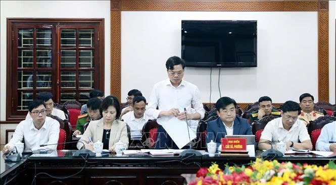 Ông Lê Đức Nhượng, Chủ tịch UBND xã Trần Thương, Trưởng ban tổ chức lễ hội phát biểu tại hội nghị. Ảnh: TTXVN