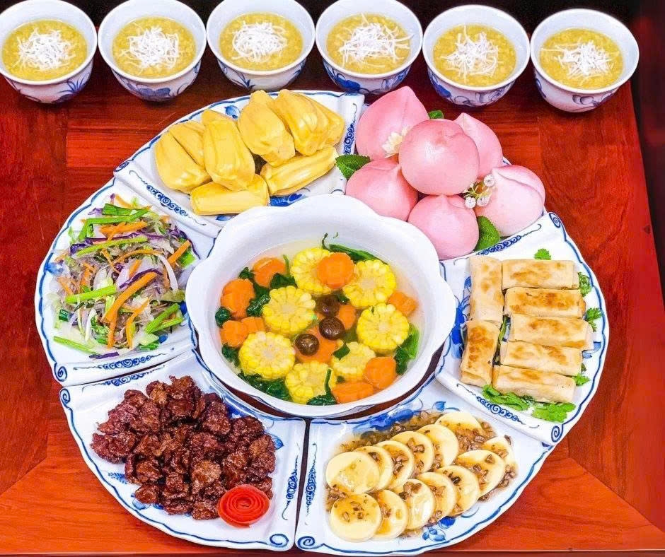 Mâm cúng chay cúng Phật Rằm tháng Giêng. Ảnh: ITN