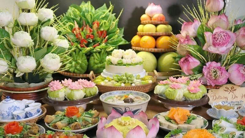 Chuẩn bị mâm cỗ Rằm tháng Giêng không quá phức tạp. Chỉ cần lựa chọn món ăn phù hợp, trình bày trang nhã và giữ trọn lòng thành. Ảnh: ITN