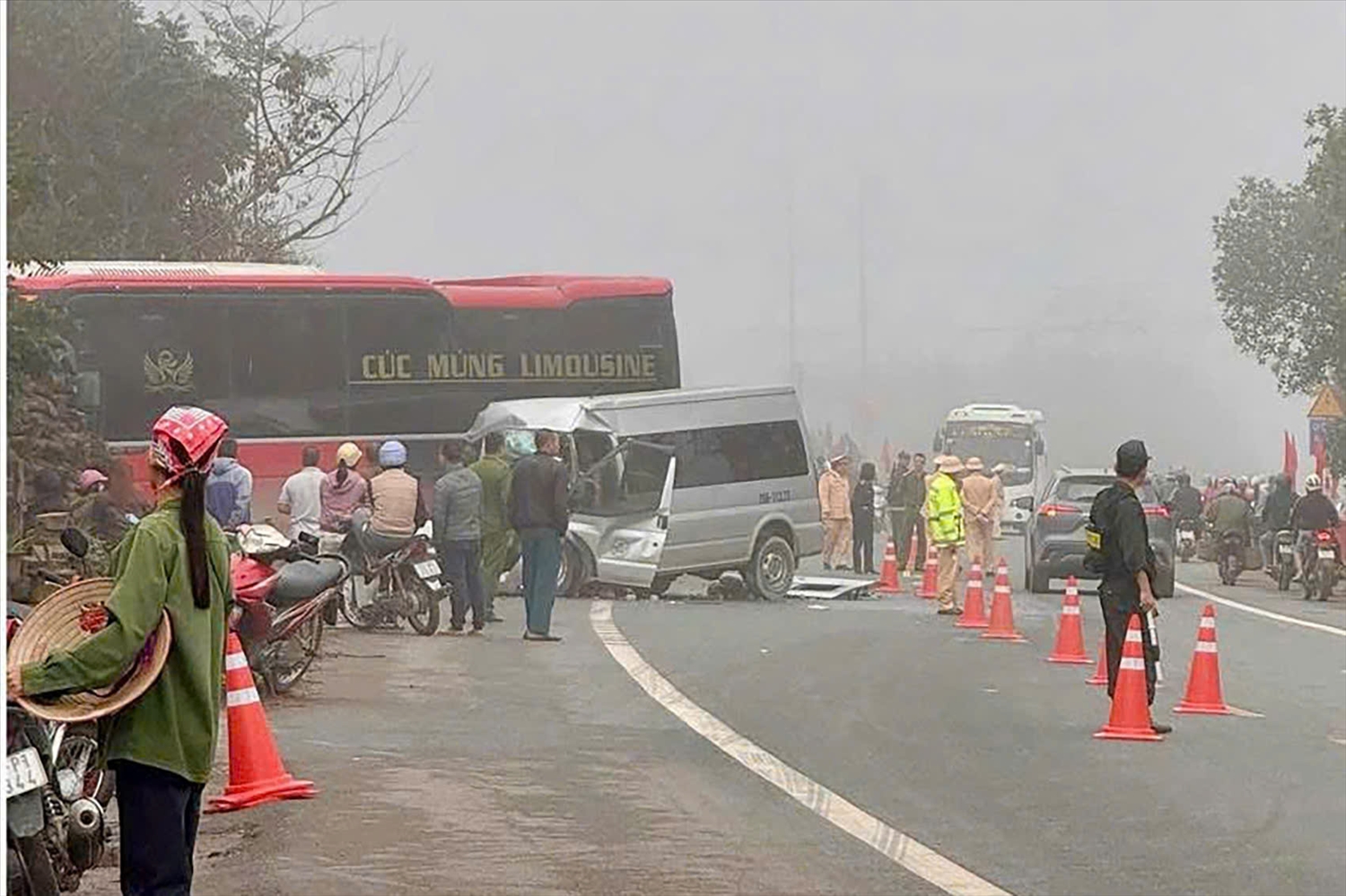 Hiện trường vụ tai nạn giao thông trên Quốc lộ 1 