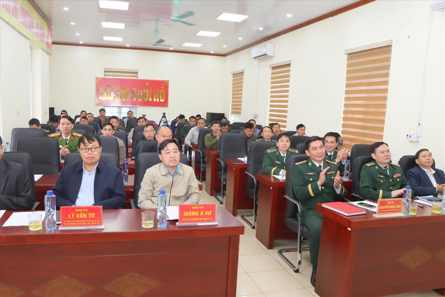 Các đại biểu tham dự ngày hội tại Sin Suối Hồ